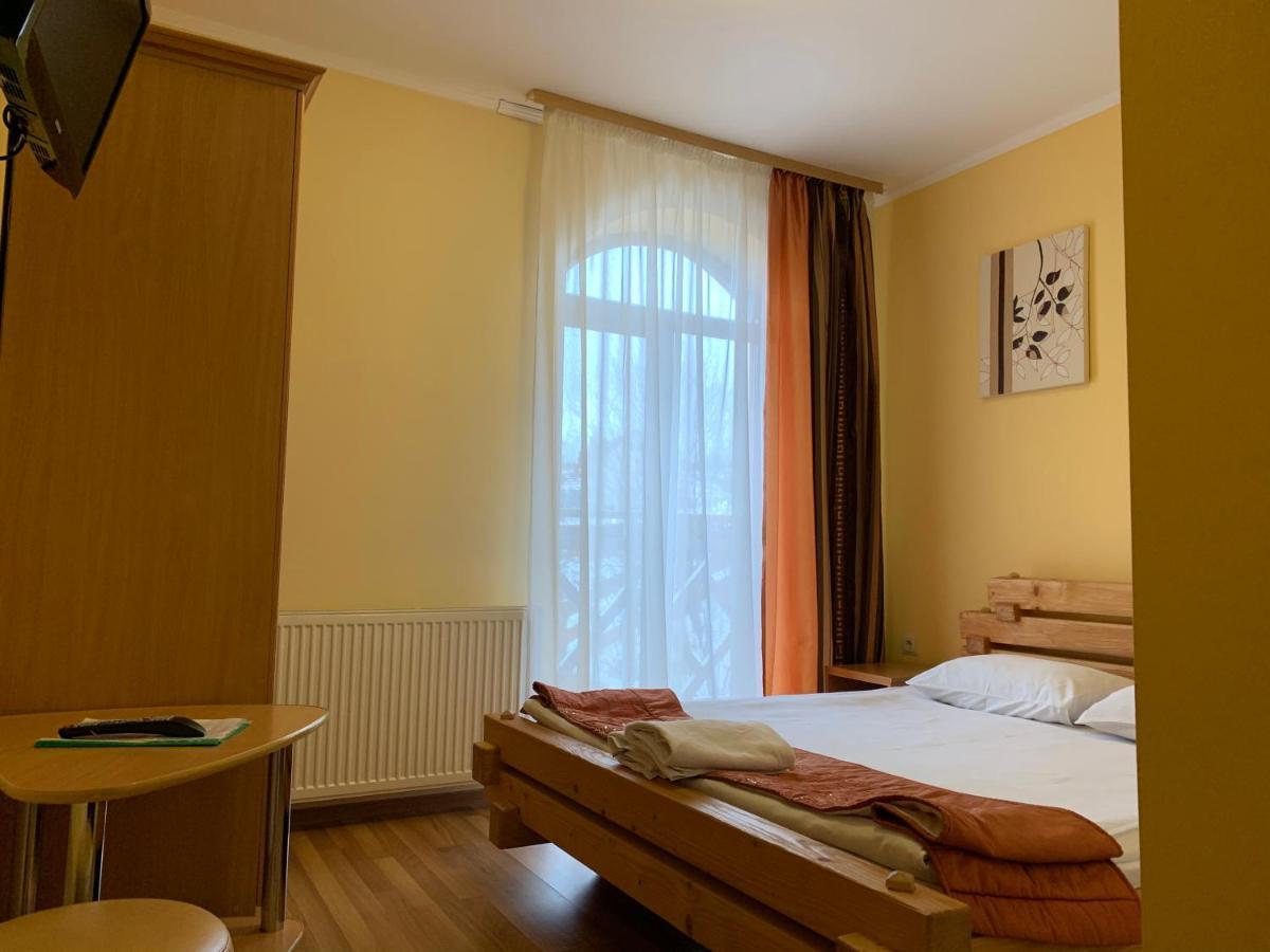 וורוכטה Hotel Kalyna מראה חיצוני תמונה