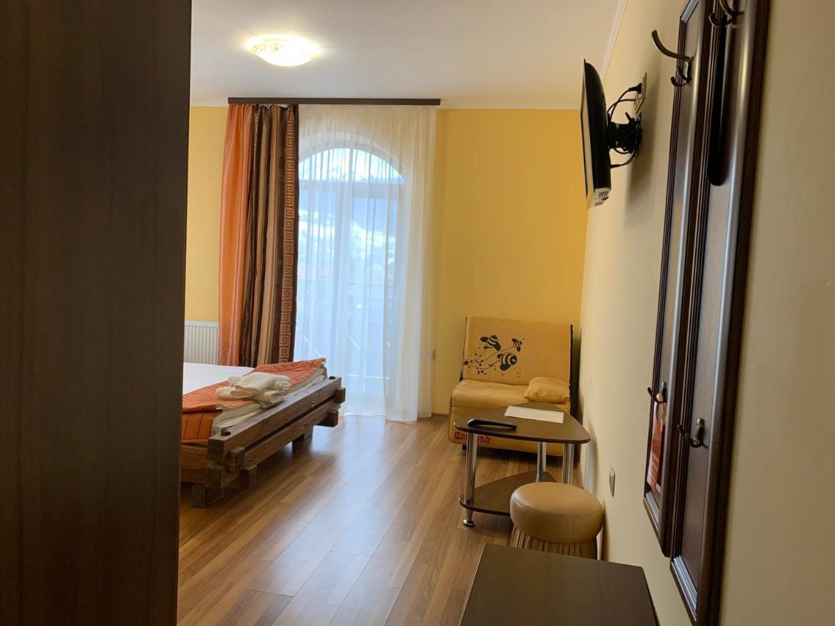 וורוכטה Hotel Kalyna מראה חיצוני תמונה