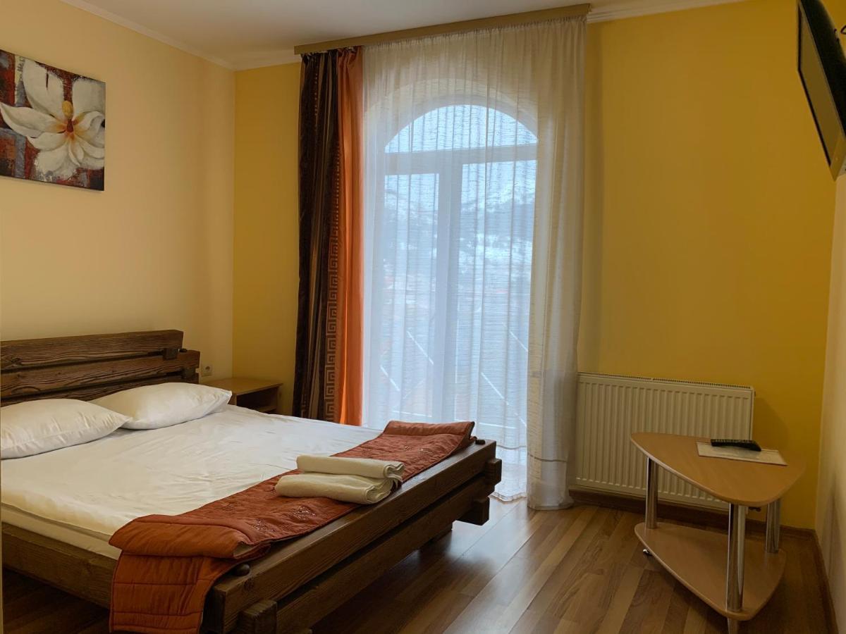 וורוכטה Hotel Kalyna מראה חיצוני תמונה