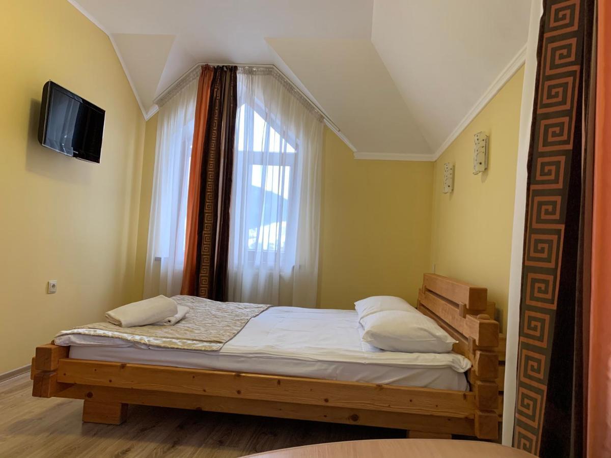 וורוכטה Hotel Kalyna מראה חיצוני תמונה